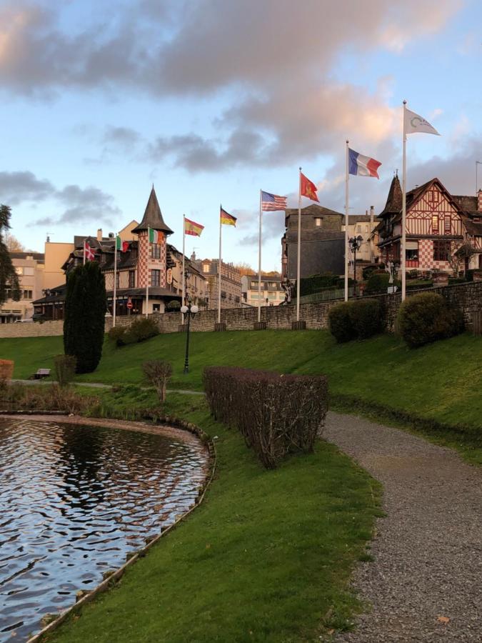 Manoir De La Prise Tarot Bed & Breakfast Bagnoles de l'Orne Normandie ภายนอก รูปภาพ
